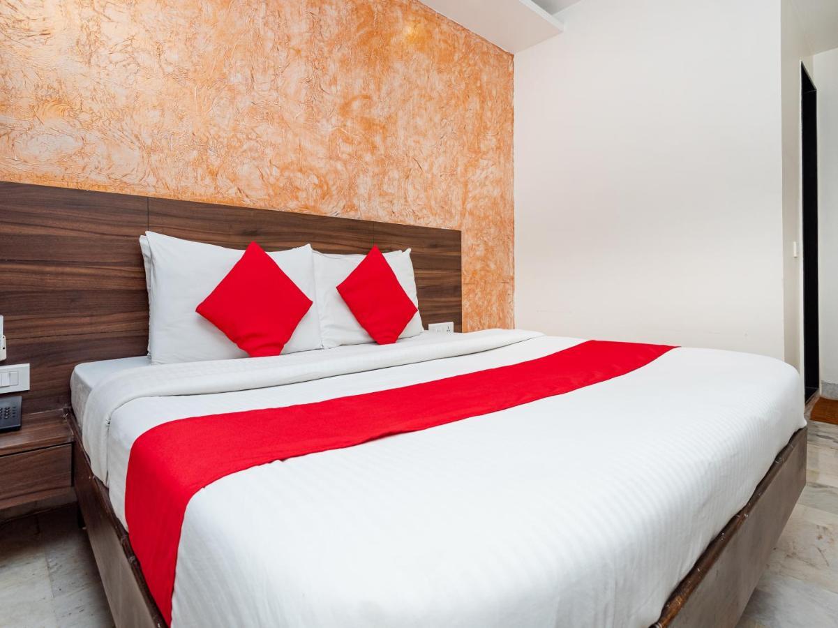 Hotel Balwas Surat Exterior photo