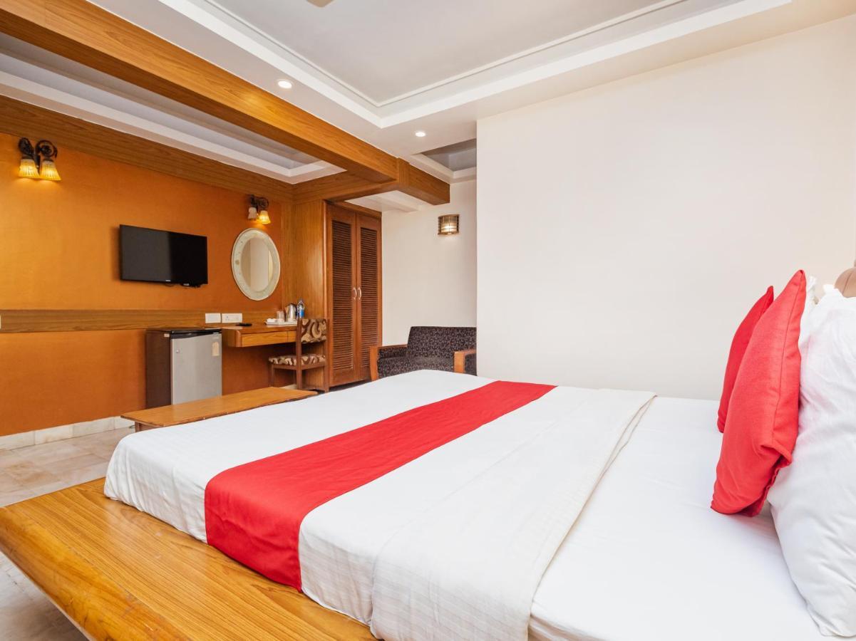 Hotel Balwas Surat Exterior photo