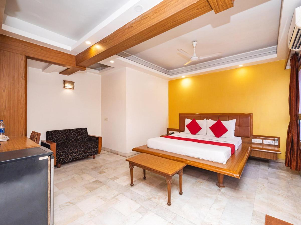 Hotel Balwas Surat Exterior photo