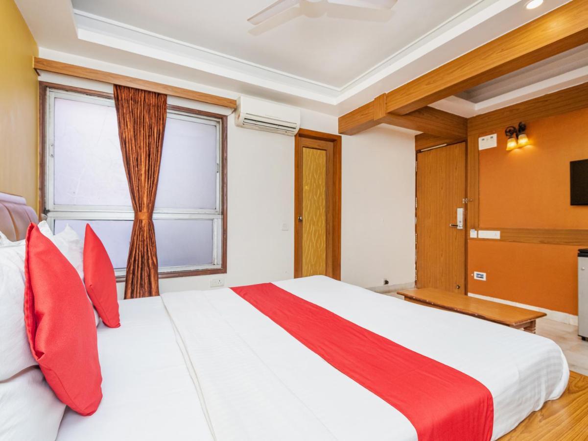 Hotel Balwas Surat Exterior photo
