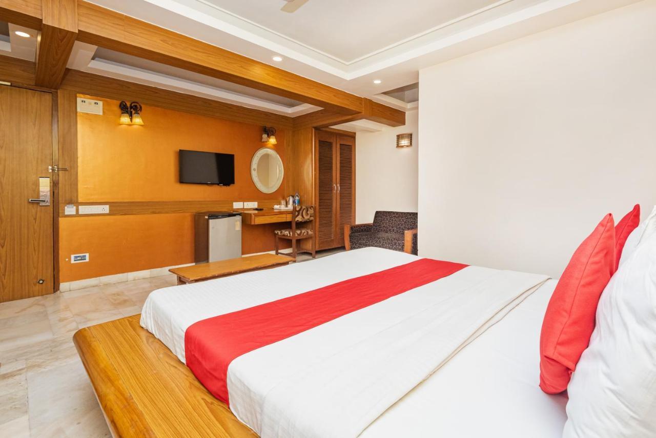 Hotel Balwas Surat Exterior photo