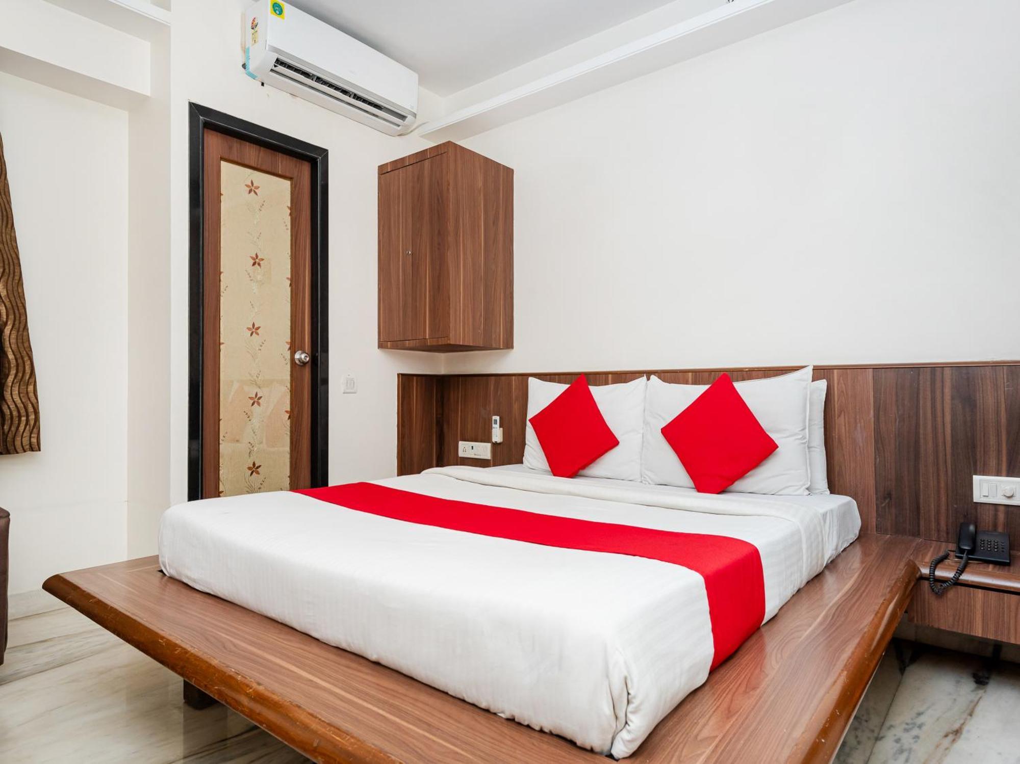 Hotel Balwas Surat Exterior photo