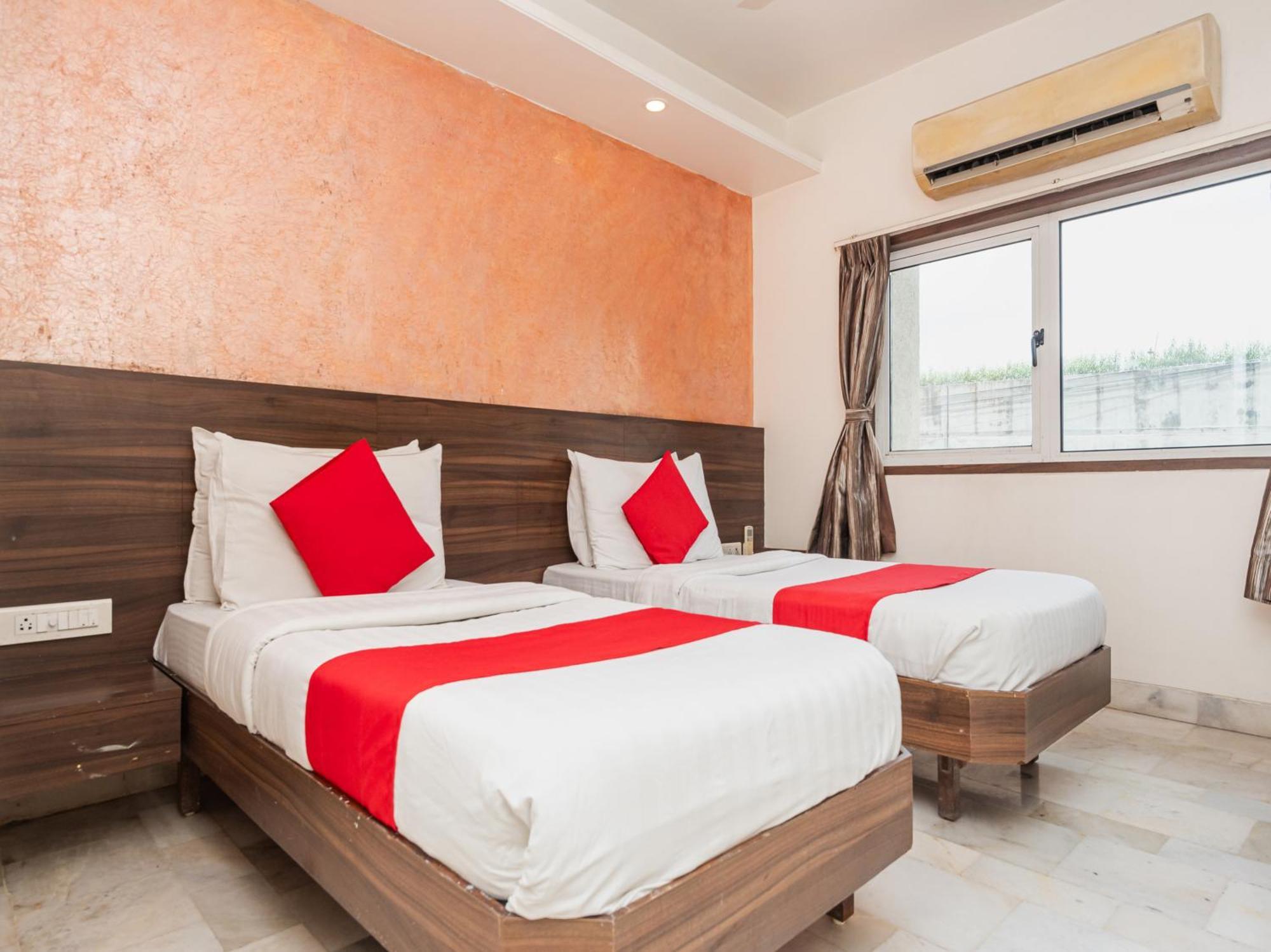 Hotel Balwas Surat Exterior photo