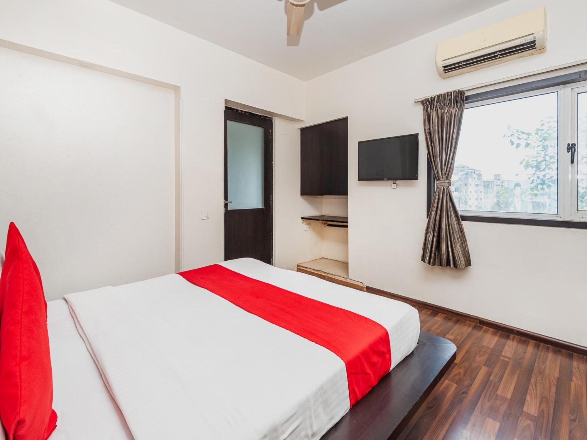 Hotel Balwas Surat Exterior photo