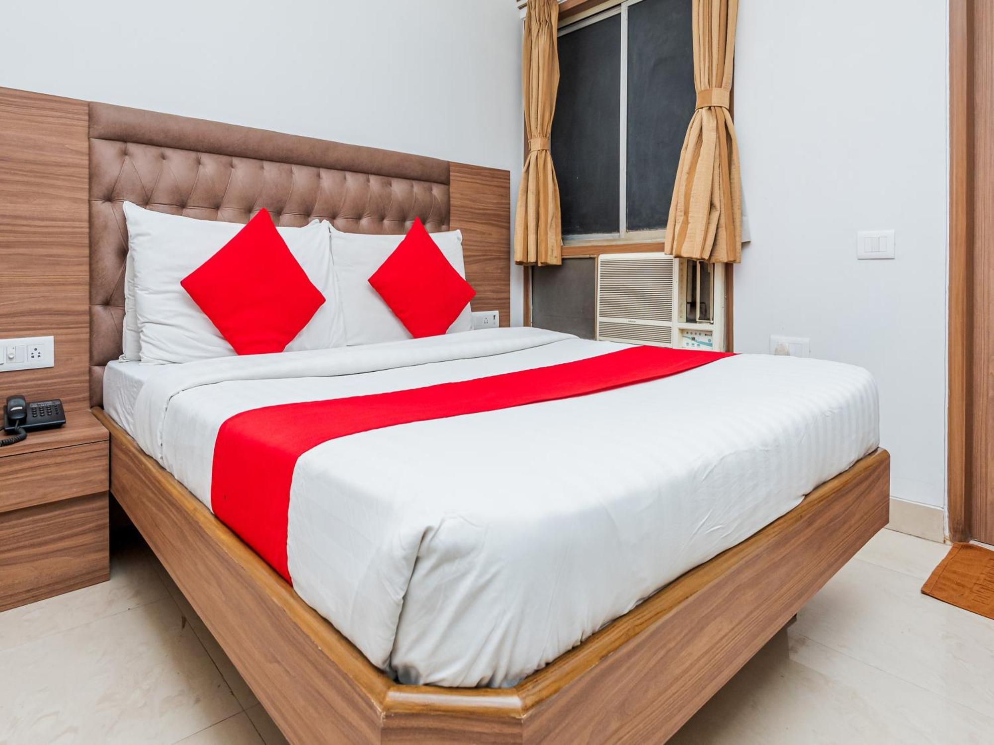 Hotel Balwas Surat Exterior photo