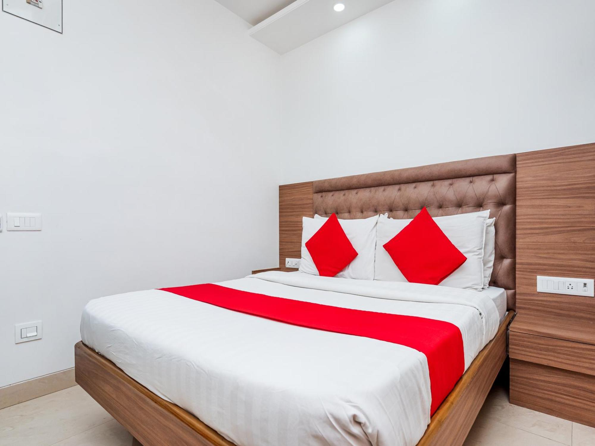 Hotel Balwas Surat Exterior photo