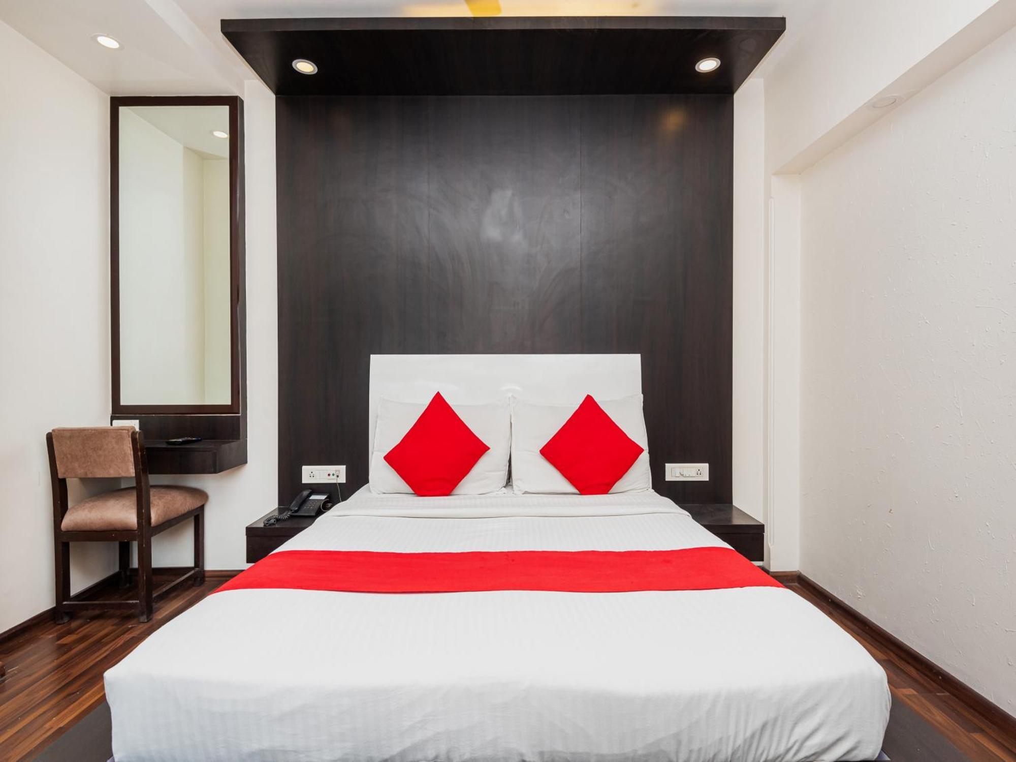 Hotel Balwas Surat Exterior photo