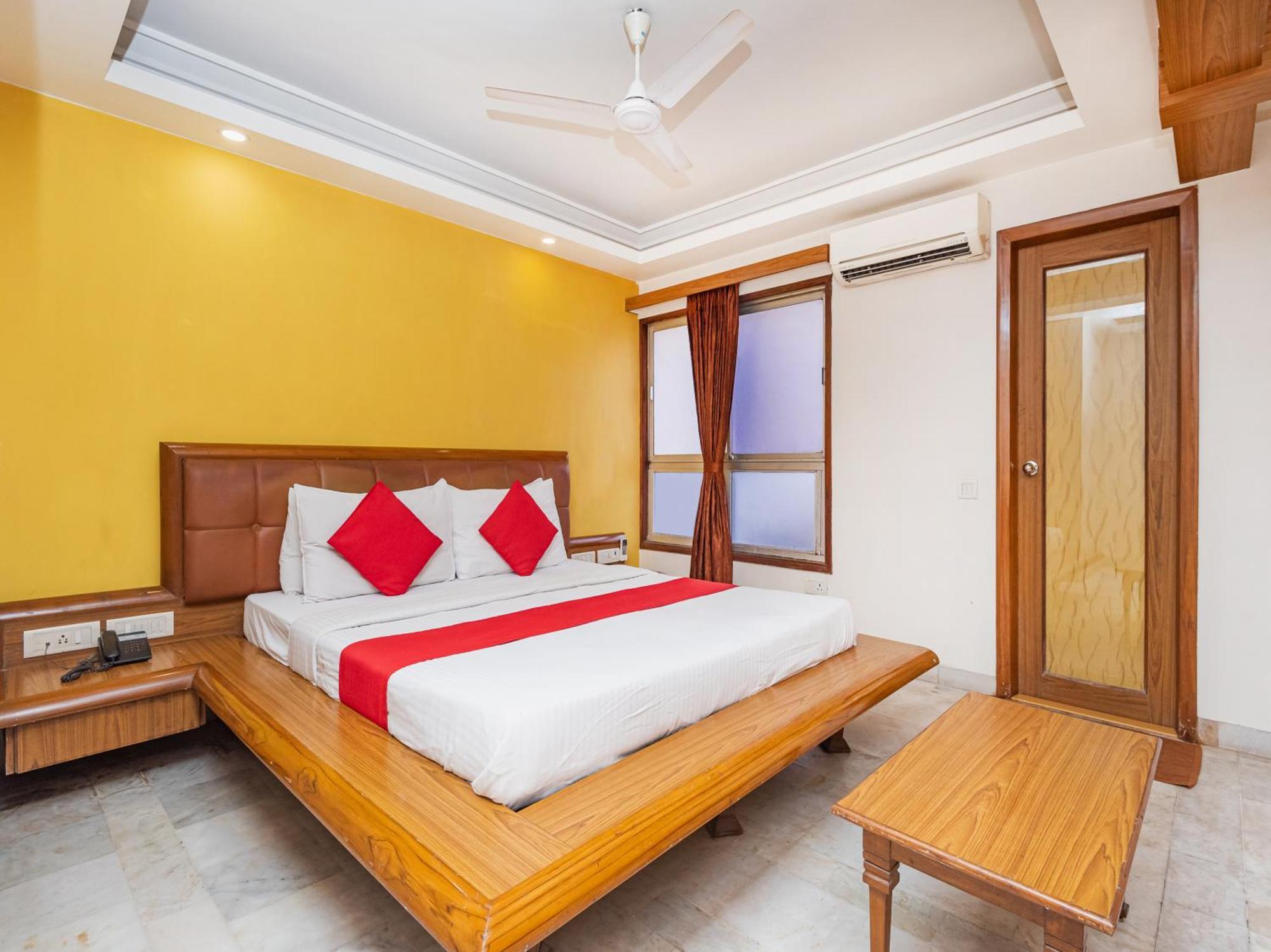 Hotel Balwas Surat Exterior photo